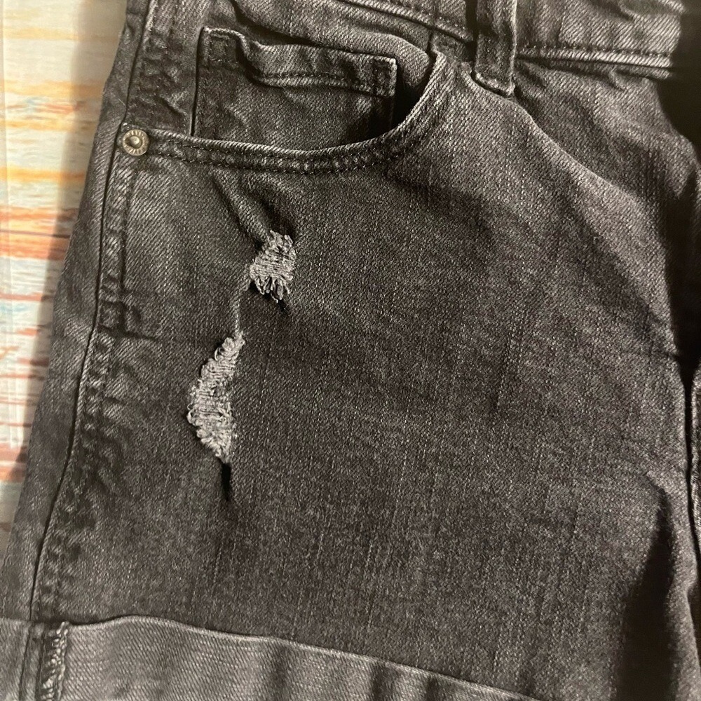 Distressed Cuffed Black Dark Wash Mid Rise Old Navy Boyfriend Denim Shorts Sz 6 - Picture 6 of 8